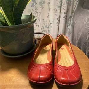 Red Clarks Un-Rosalie